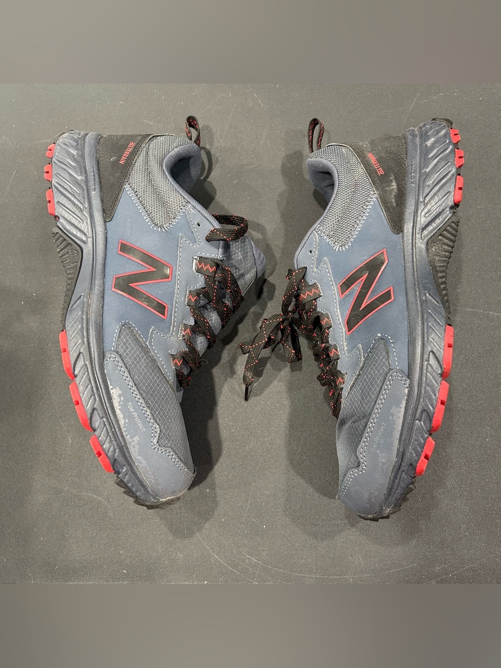 New Balance 510 v5 All Terrain Trail Running Shoes Dark Gray Red Mens Size 9 D